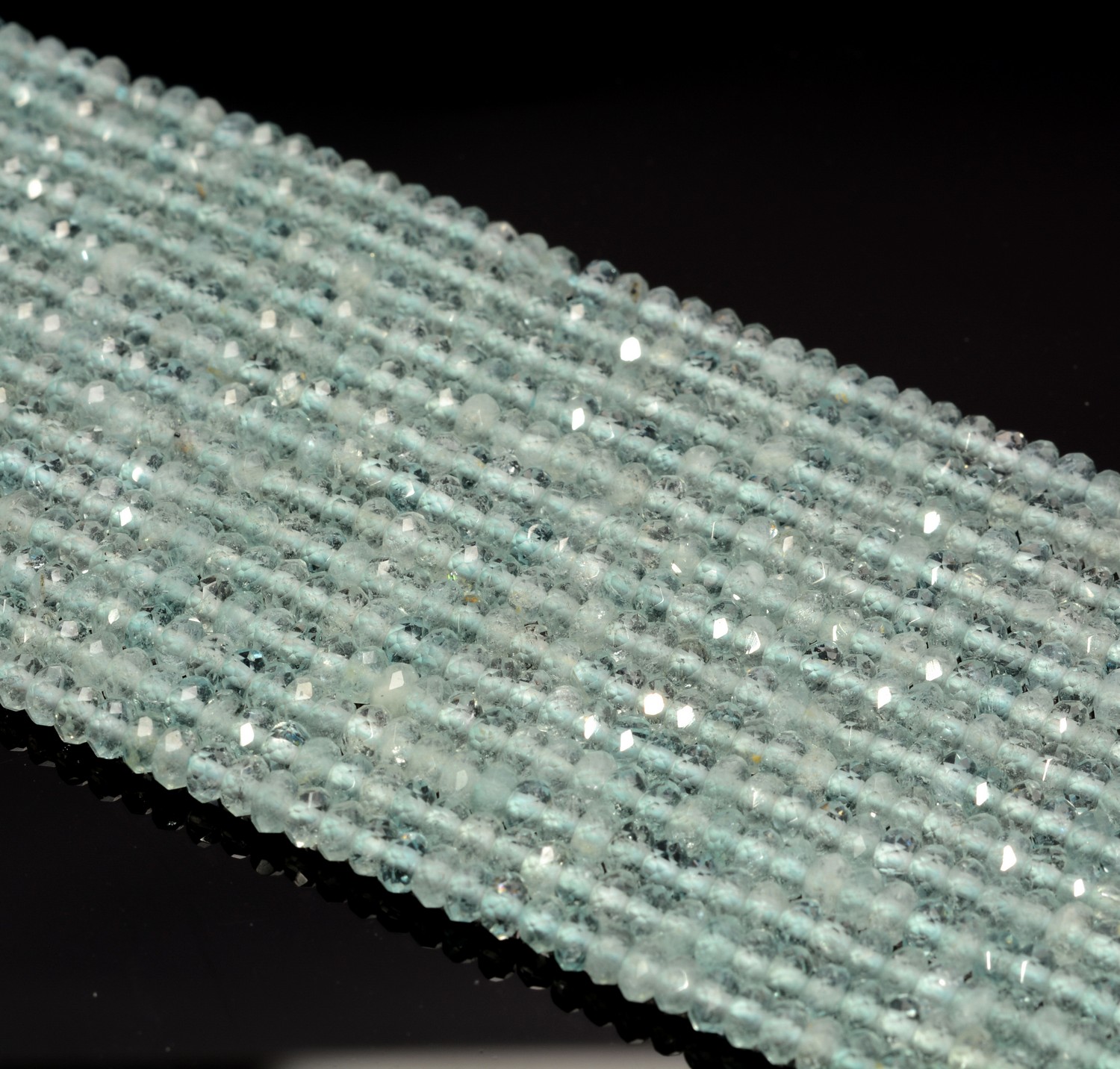 3X2MM Licht Aquamarin Edelstein Mikro Facettierten Rondell Locker Perlen 39.4cm
